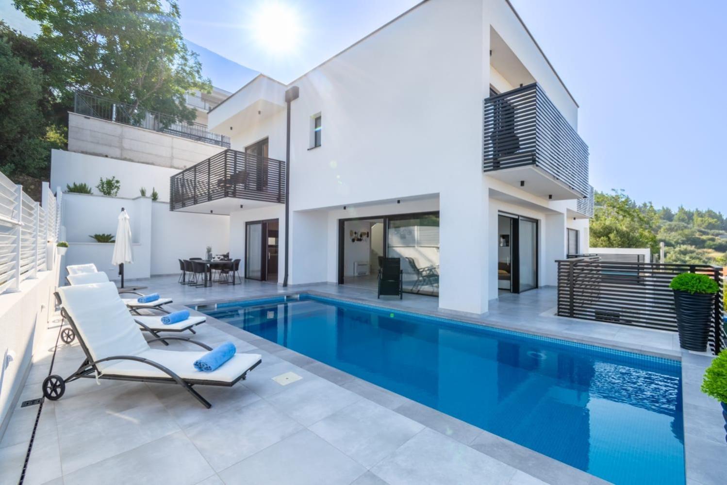 Luxury Andro Makarska